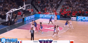 里里外外都开花了！李蒙利用掩护上篮命中 随后三分命中 