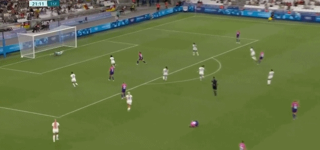 奥运女足半场：史密斯双打 普格空门 美国暂3-1德国