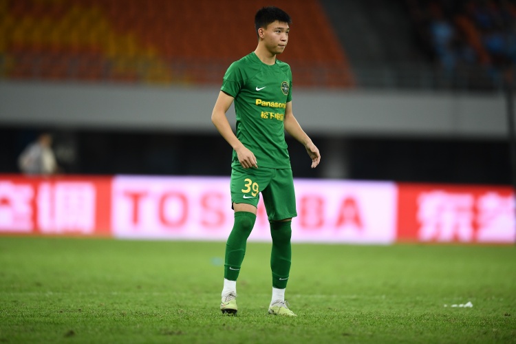 王钰栋:非常开心能踢高强度的比赛,要尽快跟上老队员的脚步