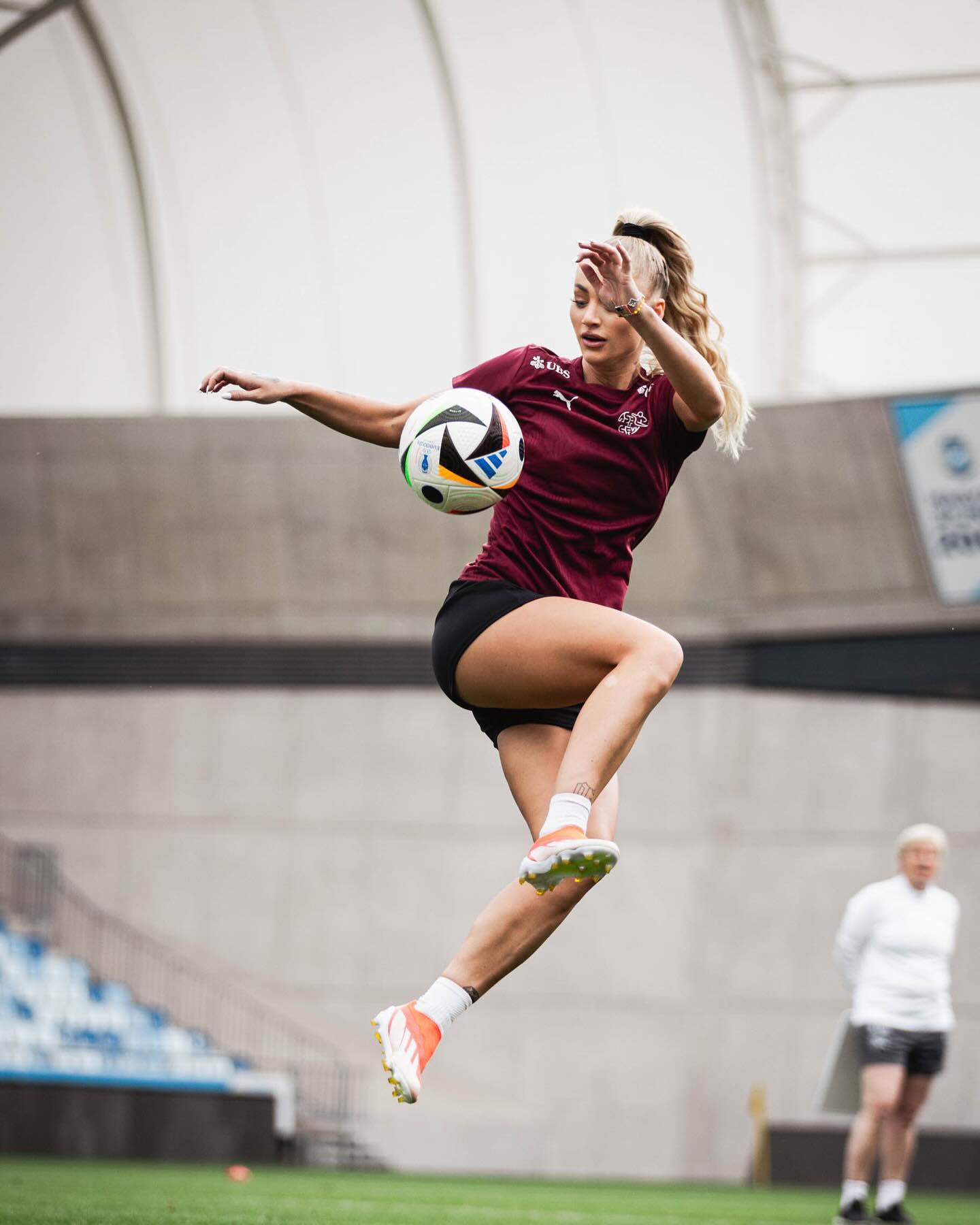 今夏和男友一起加盟尤文!道格拉斯女友:我没有想要成名的野心