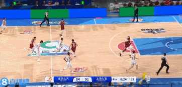 许利民:范子铭因为空篮扣篮不进 赛后在更衣室留下了愧疚的眼泪