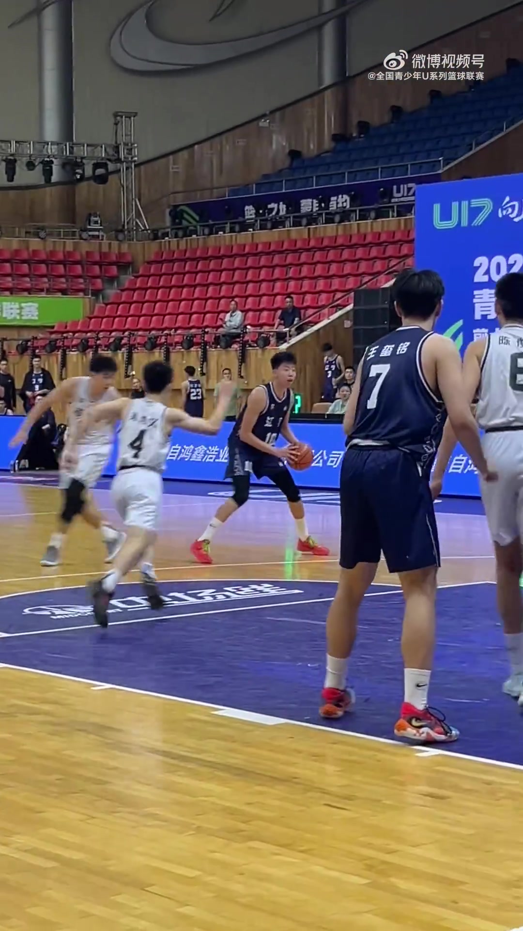 江苏U17王家铭锋芒毕露 外线三分一箭穿心