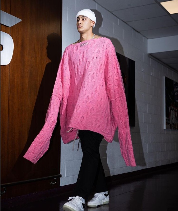 抽象界的一大损失😭库兹马:这赛季我计划一直穿运动套装入场