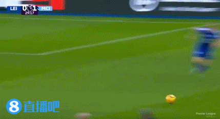 内维尔:德布劳内太容易摔倒了,他摔倒的方式很尴尬