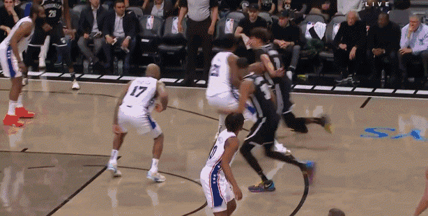 快能出本书了😟恩比德伤病史：半月板多次撕裂+左右眼眶骨折