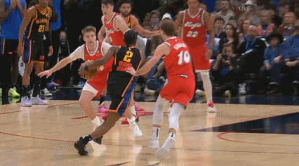 亚历山大三分线起步压哨上篮 三节两分球14中13轰35+6+6+4帽