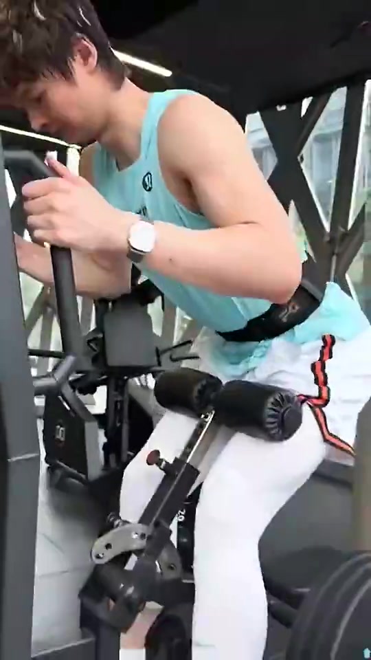 这次强度怎么样？王哲林日前备战全运会进行力量训练💪